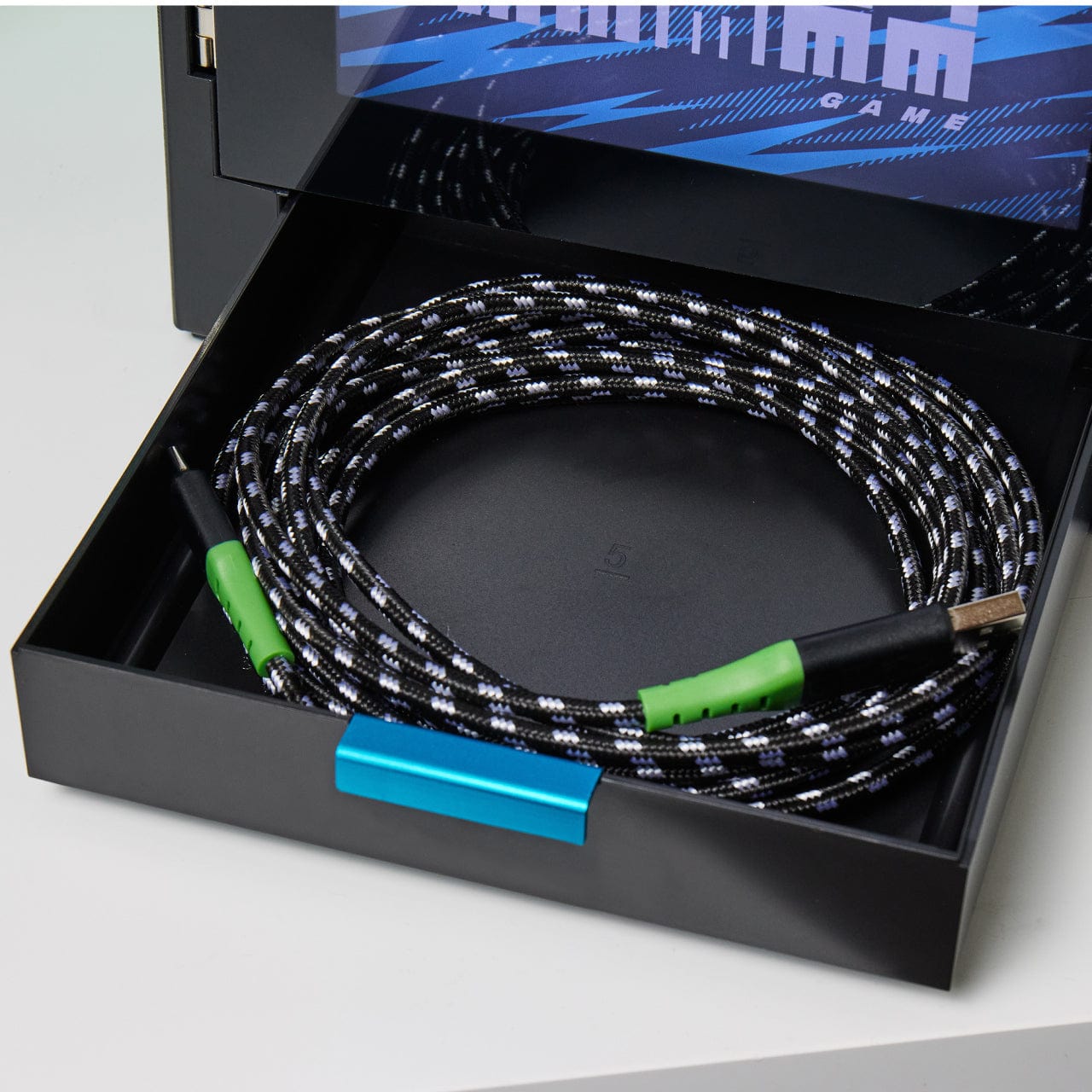 numskull-gaming-locker-fortnite-light-locker-schrank-mit-led-f-r-10-spiele image 2