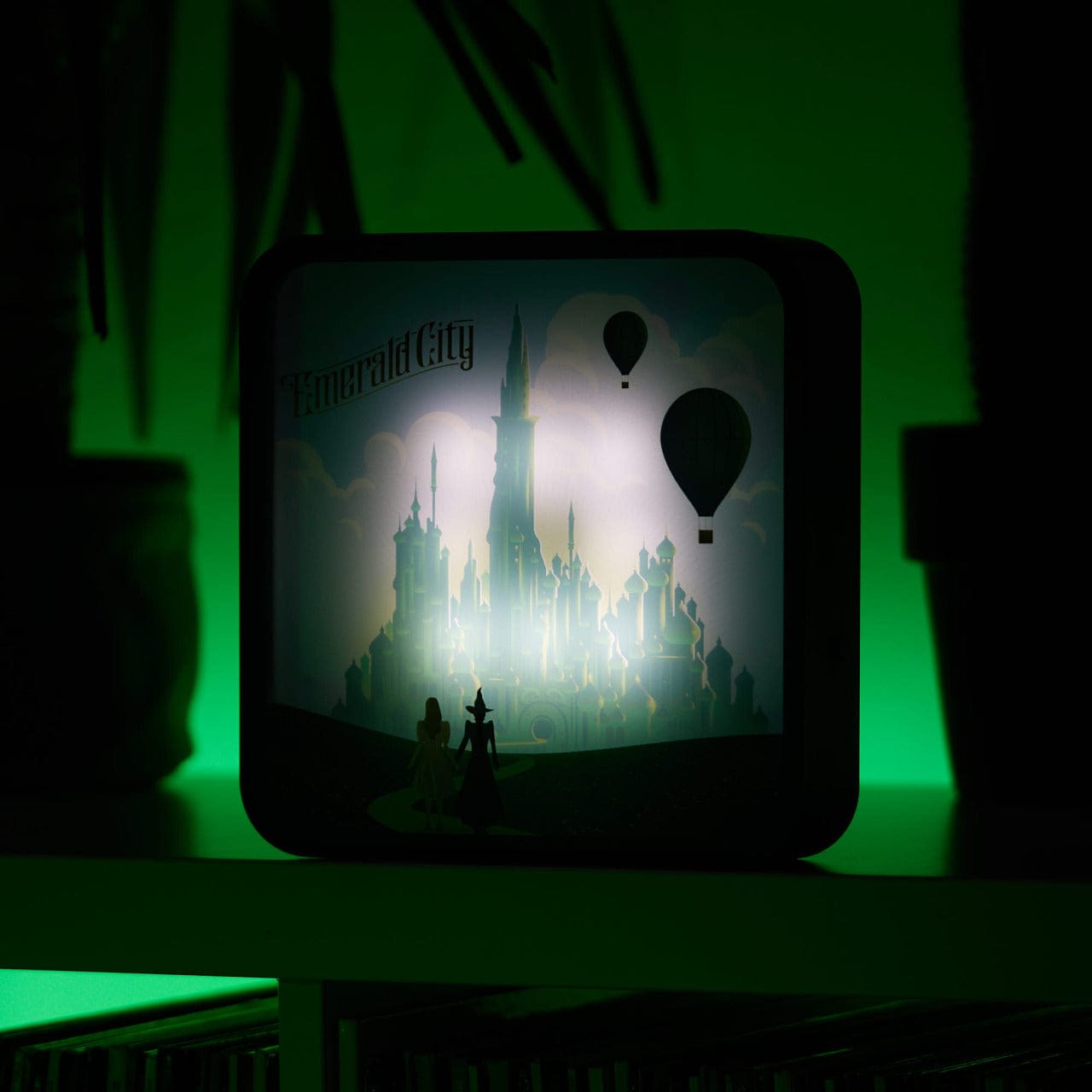 numskull-wicked-acryl-led-lampe-emerald-city image 2