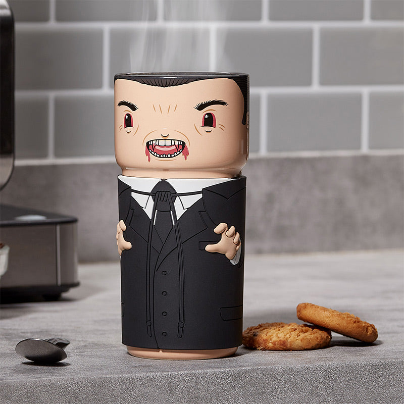 numskull-dracula-coscup-keramik-tasse-400-ml-mit-silikonmanschette image 3
