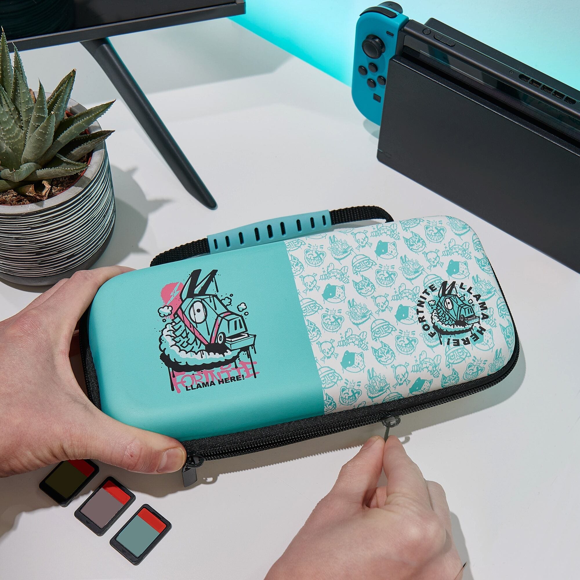 numskull-switch-case-fortnite-llama-switch-tasche-hartschale image 2