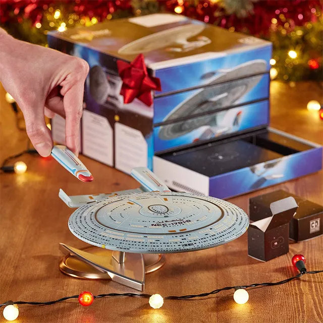 numskull-star-trek-uss-enterprise-ncc-1701-d-adventskalender-figur image 1