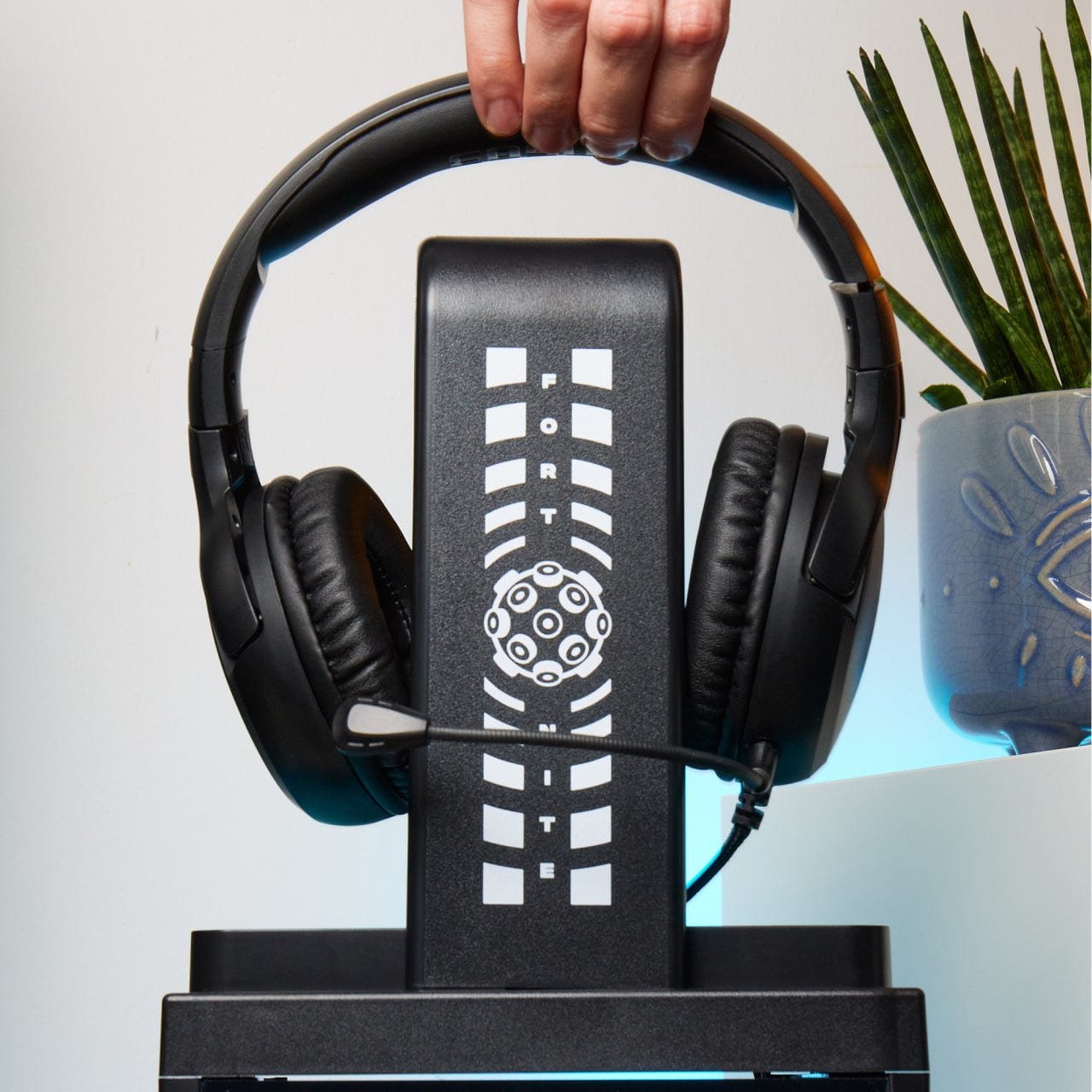 numskull-gaming-locker-fortnite-light-locker-schrank-mit-led-f-r-10-spiele image 5
