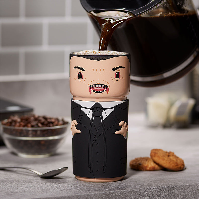 numskull-dracula-coscup-keramik-tasse-400-ml-mit-silikonmanschette image 6