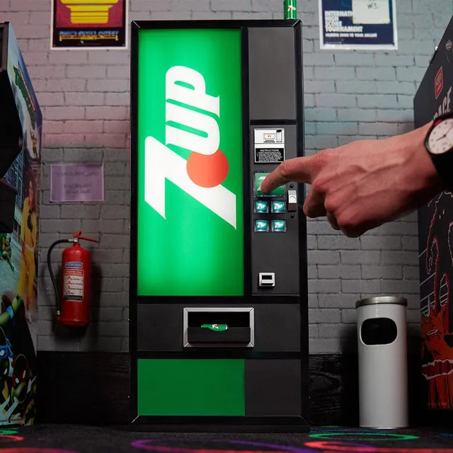 numskull-quarter-arcades-7up-usb-hub-getr-nkeautomat-5-port image 1