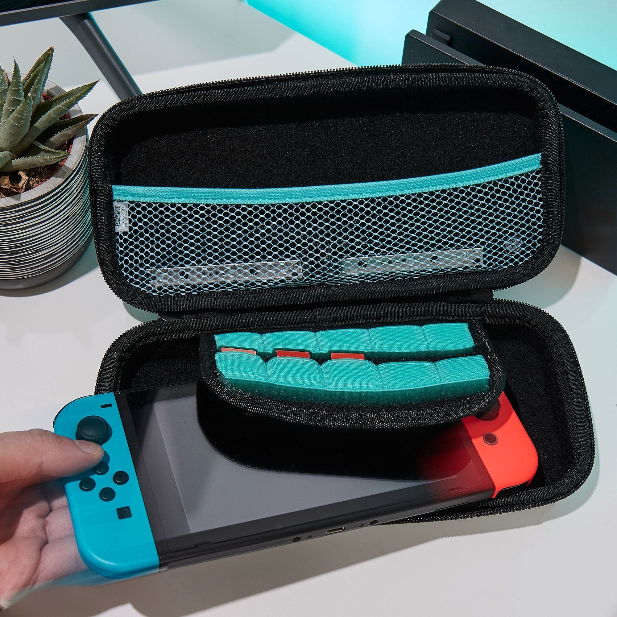 numskull-switch-case-fortnite-llama-switch-tasche-hartschale image 4