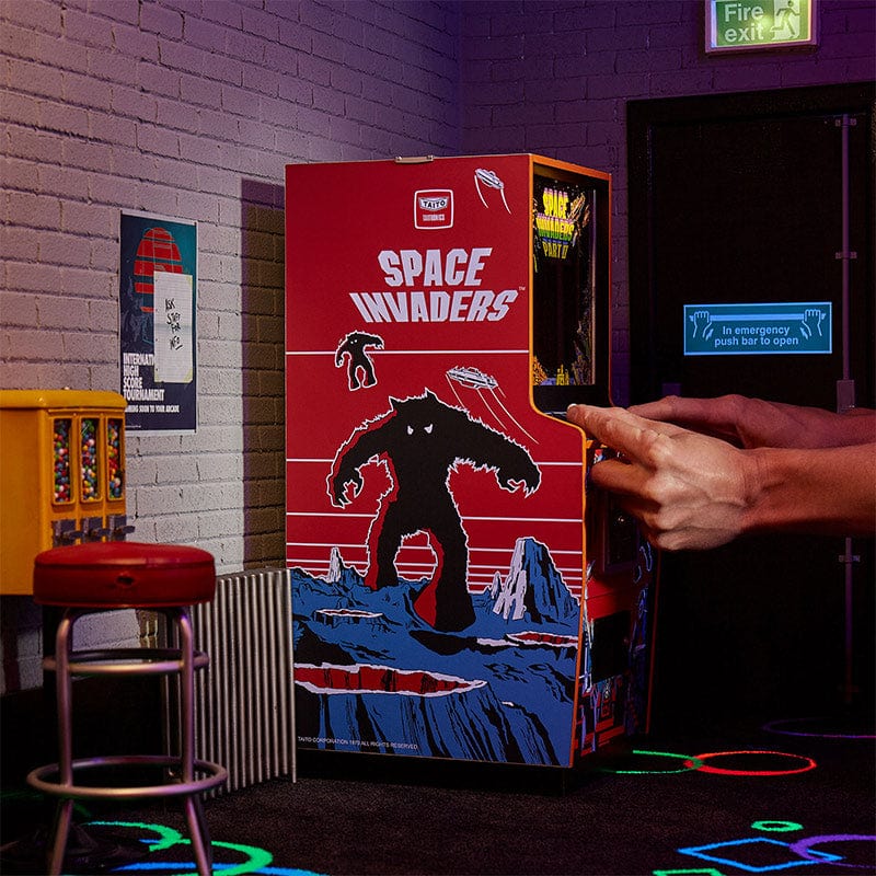 numskull-quarter-arcades-space-invaders-part-ii-automat-mit-hocker image 5
