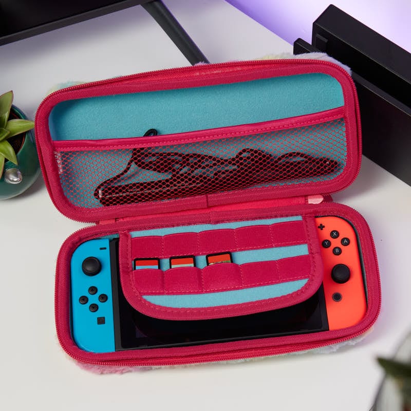 numskull-good-luck-trolls-nintendo-switch-tasche-flauschig-10-spiele image 4